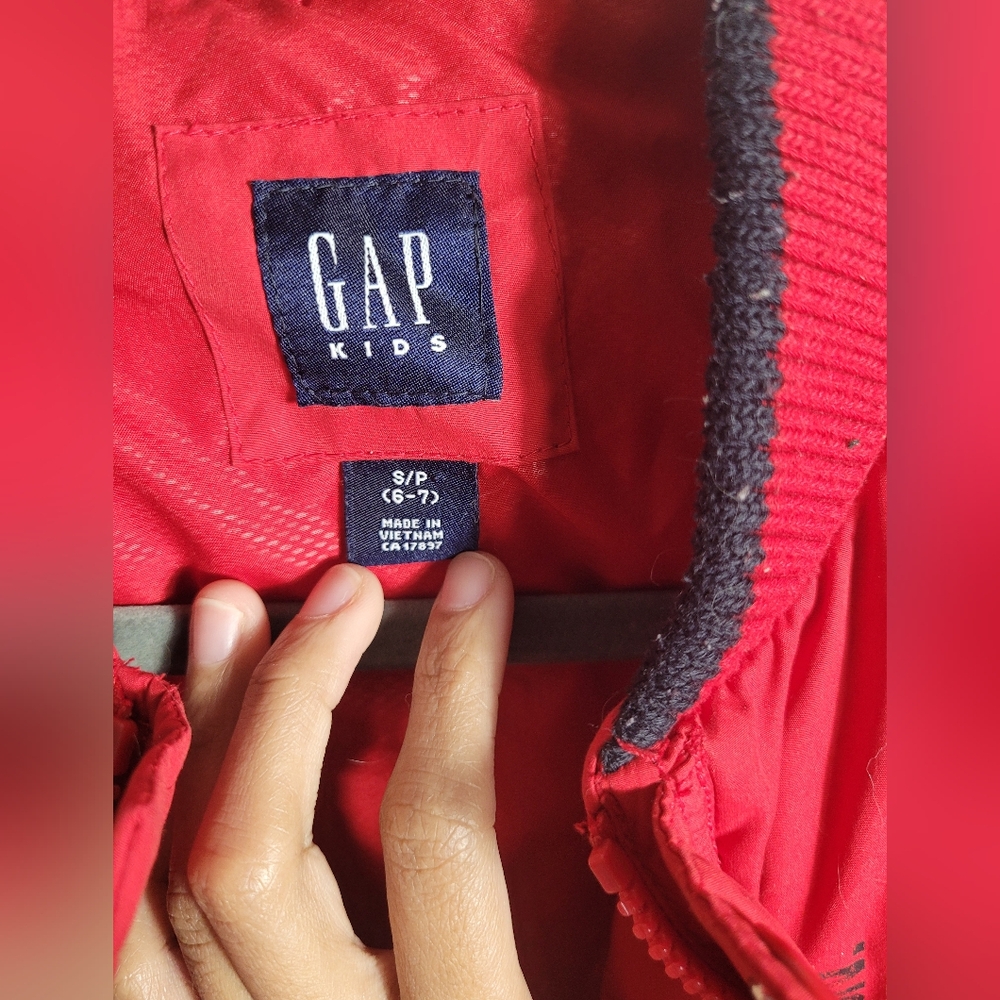 GAP Kids Red Puffer Vest (S/P 6-7) - Picture 3 of 4